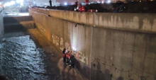 Dos personas quedaron atrapadas en una torrentera en Arequipa en medio de intensa lluvia