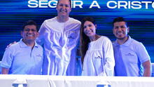 Expresidente del Congreso Daniel Salaverry se bautiza en iglesia cristiana de Trujillo