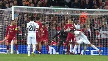 ¡Lo de siempre! Real Madrid volteó el partido ante el Liverpool tras un gol de cabeza de Militão