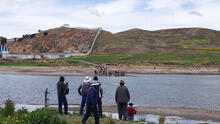 Protestas en Puno: 5 soldados son rescatados de morir ahogados por comuneros
