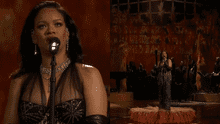 Rihanna cantó "Lift me up" de "Black Panther" en la ceremonia de los Oscar 2023