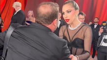 Lady Gaga ayuda a fotógrafo que tropezó durante alfombra roja
