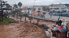 Huaico en Punta Hermosa sobrepasa barricadas de sacos de arena y afecta a vecinos