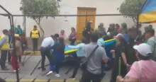 Vianderas se enfrentan con fierros y palos a personal de la Municipalidad de Huamanga en Ayacucho