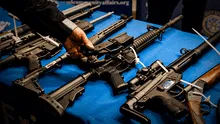 Juez de Estados Unidos autoriza que jóvenes de 18 años puedan comprar armas