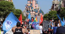 Disneyland París: empleados del parque tomaron uno de los castillos para pedir aumento salarial