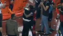 Como un padre a su hijo: el fraterno abrazo de Lapadula y Ranieri tras el ascenso a la Serie A