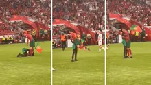 Hincha de Cristiano Ronaldo entró a la cancha, lo cargó y fue ovacionado por el estadio: "Siuuu"