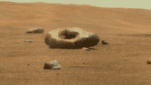 La NASA encuentra una roca agujereada en Marte: expertos creen que viene del espacio