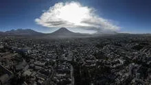 Volcán Ubinas: cenizas nublaron parte de la ciudad de Arequipa