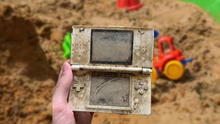 Perdió su Nintendo DS de niño, pero lo encontró en una caja de arena después de 16 años