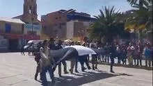 Cusco: ciudadanos desfilan con canción "Esta democracia ya no es democracia"