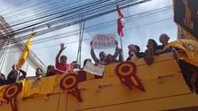 Ciudadanos de Tacna protestaron contra Dina Boluarte en paseo de la bandera: “Dina, renuncia”