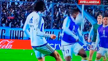 El insólito pelotazo en la cara de Edinson Cavani a Luis Advíncula antes del Boca vs. Racing