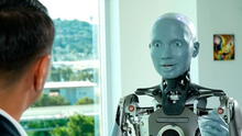 Ameca, el robot más avanzado del mundo, habla por primera vez en español y asombra a miles