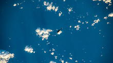 Astronautas de la NASA dejaron caer un brillante objeto por error y ahora se ve desde la Tierra