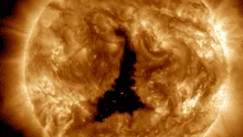 Un agujero en el Sol, más grande que 60 Tierras, apuntó hacia nuestro planeta