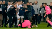 Presidente de club turco golpeó a un árbitro y varios se sumaron a la agresión en el campo