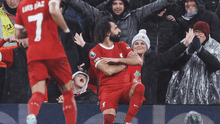 Con un doblete de Salah, Liverpool goleó 4-2 a Newcastle y sigue en la punta de la Premier