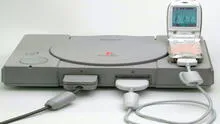 ¿Por qué los japoneses conectaban un celular a la primera PlayStation y qué les permitía hacer?