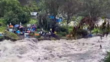 Torrenciales lluvias en Puno arrasan con parte de cementerio: familias intentaron salvar restos
