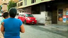 SJL: comerciante construye bar clandestino en la vereda con baño y tanque de agua