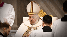 Papa Francisco presidió vigilia del Sábado Santo luego de renunciar al vía crucis por salud