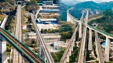 Impresionantes imágenes de puentes para trenes de alta velocidad que atraviesan montañas en China