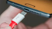 ¿Por qué el cable USB de mi celular solo carga y NO transfiere datos?