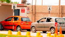 Si choco durante un examen de manejo en el Touring, ¿quién debe pagar los daños del auto?