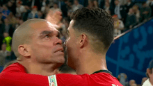 ¡Conmovedor! Cristiano Ronaldo consoló el llanto de Pepe tras eliminación de Portugal ante Francia