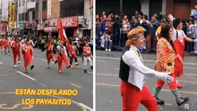 Payasitos participan en desfile por Fiestas Patrias y en redes bromean: “Abran paso, caballero”