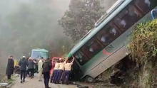 Accidente en Cusco: bus lleno de turistas cayó a abismo en santuario Machu Picchu y habría más de 15 heridos