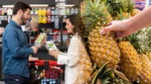 ¿El nuevo Tinder?: la nueva tendencia en Perú de buscar pareja en supermercados con una piña al revés