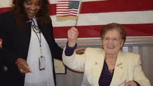 La conmovedora historia de la mujer que obtuvo su ciudadanía americana a los 100 años: "Como si hubiera nacido de nuevo"