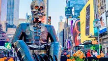 Exhibición de catrinas gigantes en Times Square conmemora el Día de los Muertos