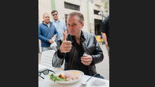 Alex Kapranos de Franz Ferdinand come ceviche en Surquillo