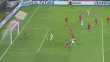 ¡Estaba solo! Paolo Guerrero se falla de manera increíble el primero de Perú contra Chile