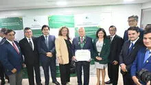 Rector de la UCSM recibió la "Medalla de Oro Hipólito Unanue 2024" por su destacada trayectoria como químico farmacéutico