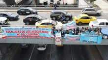 Enfermeras de Essalud protestaron contra el Gobierno en puentes de la Vía Expresa