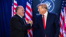 Tom Homan, "el zar fronterizo" de Trump, afirmó que encarcelarán familias inmigrantes en USA en 2025