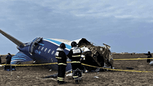 Accidente aéreo en Kazajistán: Azerbaijan Airlines sugiere que avión se estrelló por "interferencias externas"