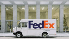 Un repartidor de FedEx ofreció un iPhone 15 Pro Max de contrabando y al comprarlo se llevó esta terrible sorpresa