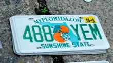 Florida prohíbe más de 150 matrículas personalizadas en 2024 por criterios de contenido inapropiado.