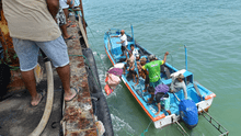 Pescadores regresan con sus familias tras estar varados 3 días en el mar por oleajes anómalos: "Lloré y le pedí a Dios"