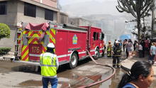 Fuerte incendio en San Juan de Lurigancho: cinco unidades de bomberos enfrentan el siniestro