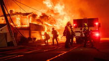 Incendio en California deja 2 muertos, 80.000 evacuados y más de 1.000 edificios destruidos en Los Ángeles