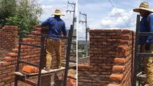 Dueño queda atónito al ver que albañil se olvidó de la puerta en construcción: “Llevó cursos online”