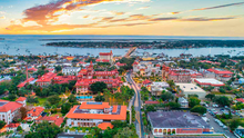 Esta ciudad de Florida es la mejor opción para teletrabajo en 2025: cuánto cuesta vivir en el lugar más antiguo de EEUU