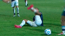 La estremecedora lesión de Victorio Ramis en el Independiente Rivadavia vs Racing: tuvo que retirarse en ambulancia